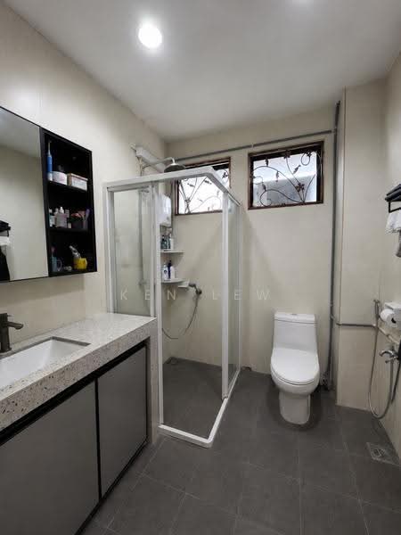 Rumah Teres 2-Tingkat untuk Dijual di Batu 9 (Cheras) - Ken Lew - Bathroom - PropertyGuru.com.my