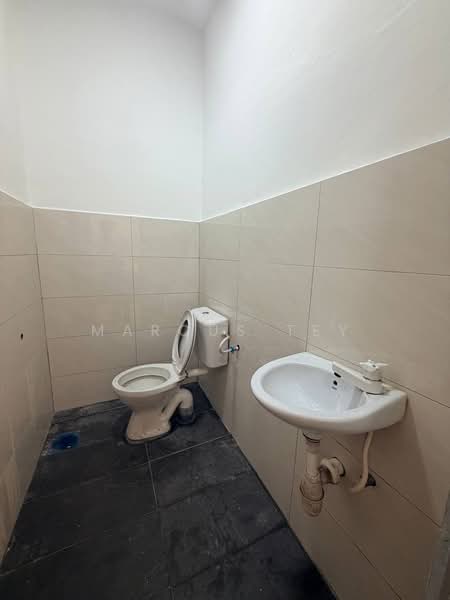 Rumah Teres 2 Tingkat untuk Dijual di Taman Bestari Indah (Ulu Tiram) - Marcus Tey - Bathroom - PropertyGuru.com.my