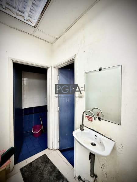 Shop for Sale in Bay Avenue (Bayan Lepas) - Pei Hong - Bathroom - PropertyGuru.com.my