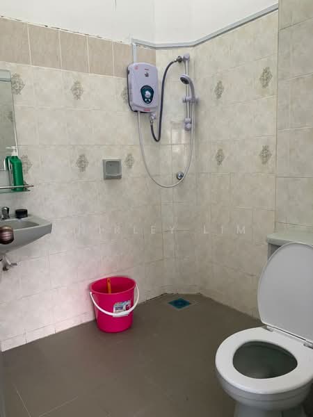 2-storey Terraced House for Sale in Taman Putri Kulai (Kulai) - Shirley Lim - Bathroom - PropertyGuru.com.my