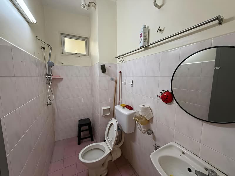 Pangsapuri untuk Dijual di Desa Bukit Dumbar - Li Fang - Bathroom - PropertyGuru.com.my