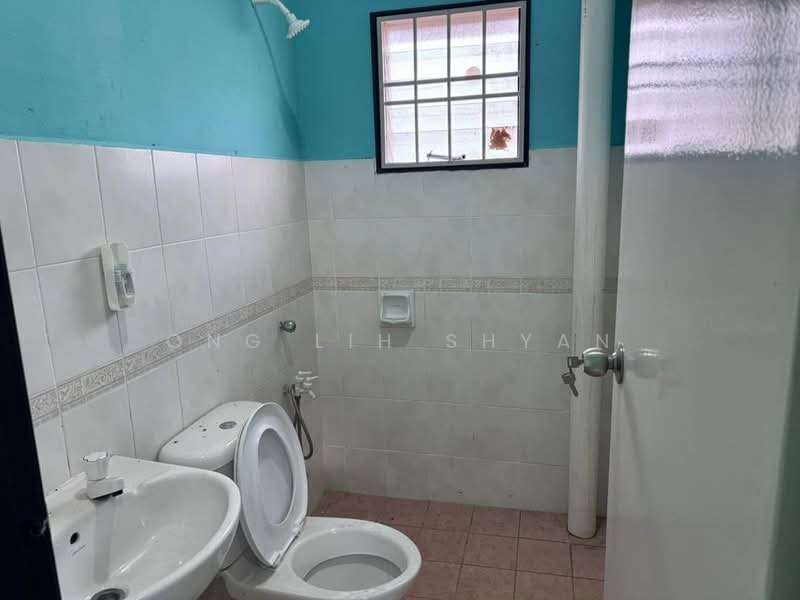 2-storey Terraced House for Sale in Bandar Seri Alam (Masai) - Ong Lih Shyan - Bathroom - PropertyGuru.com.my