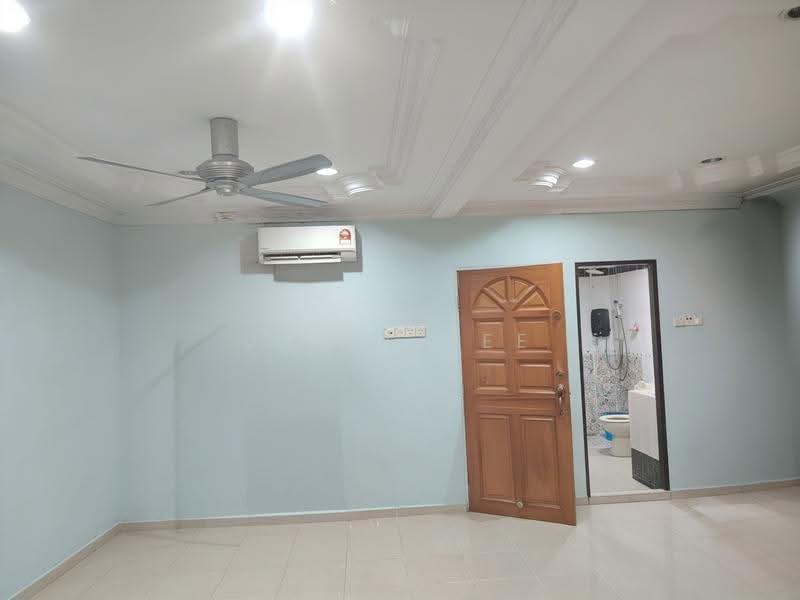 Rumah Teres 2-Tingkat untuk Dijual di Taman Klang Utama (Kapar) - Janie Lee - Master Bedroom - PropertyGuru.com.my