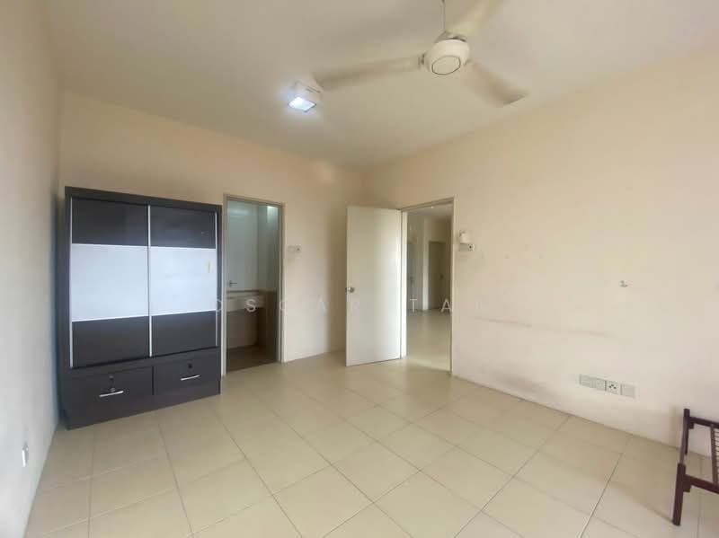 Kondominium untuk Disewa di Platinum Lake PV 12 - Oscar Tan - Master Bedroom - PropertyGuru.com.my