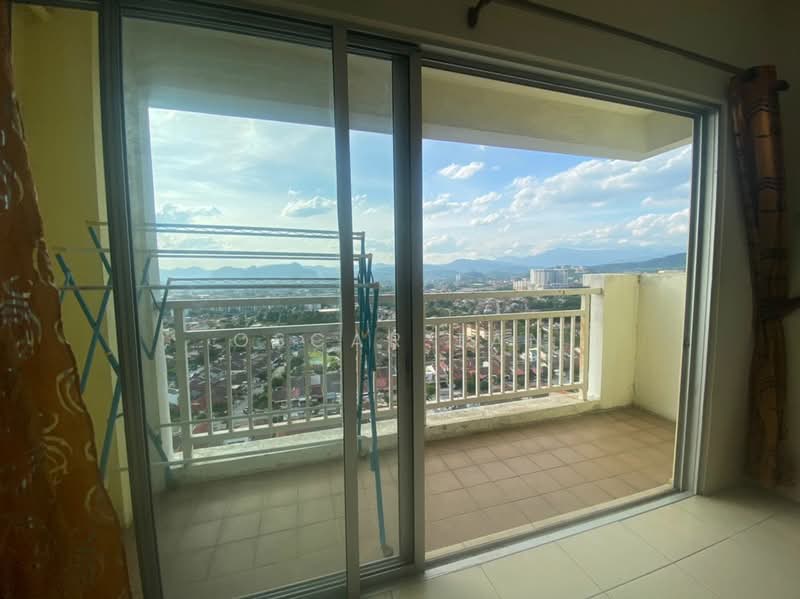 Kondominium untuk Disewa di Platinum Lake PV 12 - Oscar Tan - Balcony - PropertyGuru.com.my