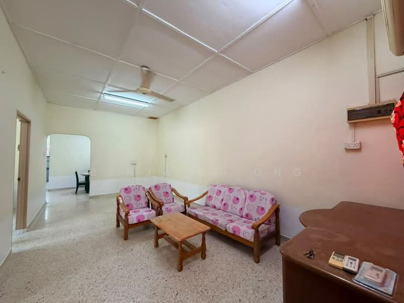 1-storey Terraced House for Rent in Taman Ungku Tun Aminah (Skudai) - Benjamin Ong - Living Room - PropertyGuru.com.my