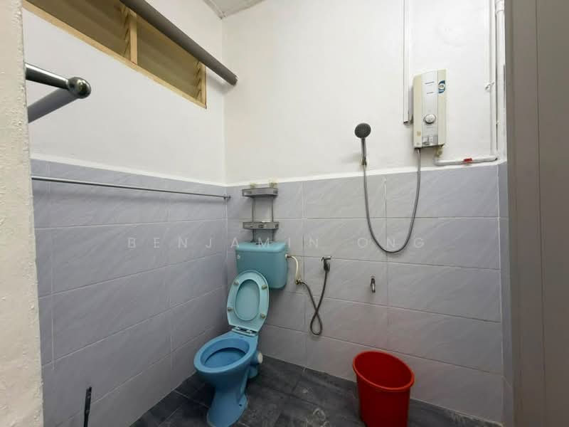 1-storey Terraced House for Rent in Taman Ungku Tun Aminah (Skudai) - Benjamin Ong - Bathroom - PropertyGuru.com.my