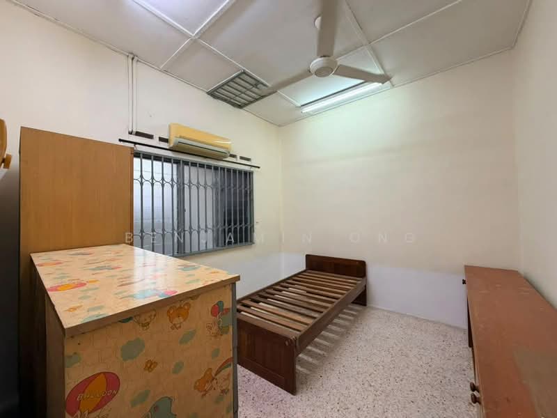 1-storey Terraced House for Rent in Taman Ungku Tun Aminah (Skudai) - Benjamin Ong - Bedroom - PropertyGuru.com.my