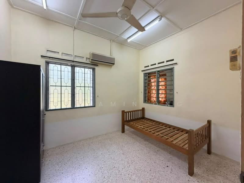1-storey Terraced House for Rent in Taman Ungku Tun Aminah (Skudai) - Benjamin Ong - Bedroom - PropertyGuru.com.my
