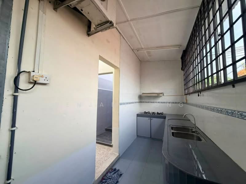 1-storey Terraced House for Rent in Taman Ungku Tun Aminah (Skudai) - Benjamin Ong - Kitchen - PropertyGuru.com.my