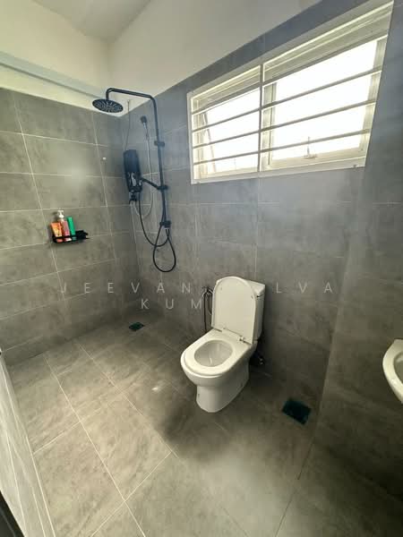 2-storey Terraced House for Rent in Cybersouth (Dengkil) - Jeevan Selva Kumar - Bathroom - PropertyGuru.com.my