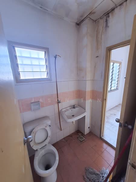 Rumah Teres 2 Tingkat untuk Dijual di Taman Puncak Jalil (Seri Kembangan) - Jason Tan - Bathroom - PropertyGuru.com.my