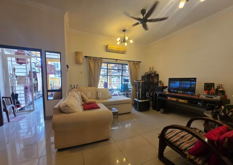 Rumah Teres 2-Tingkat untuk Dijual di Bandar Kinrara Seksyen 6 (Bandar Kinrara) - Debbie Tey - Living Room - PropertyGuru.com.my