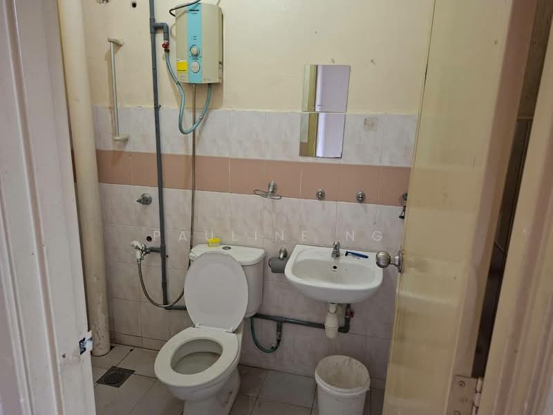 Rumah Teres untuk Dijual di Bandar Seri Alam (Masai) - Pauline Ng - Bathroom - PropertyGuru.com.my