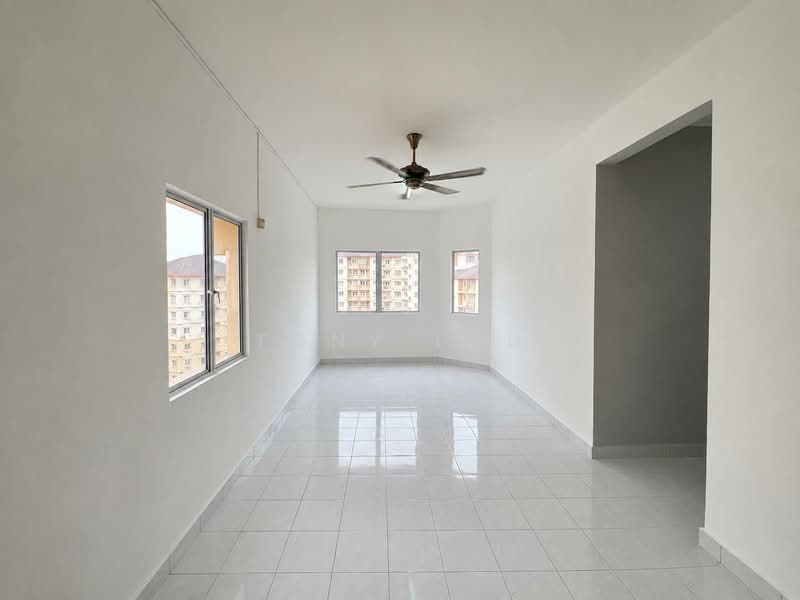 Kondominium untuk Dijual di Oakleaf Park - Tony Lau - Living Room - PropertyGuru.com.my