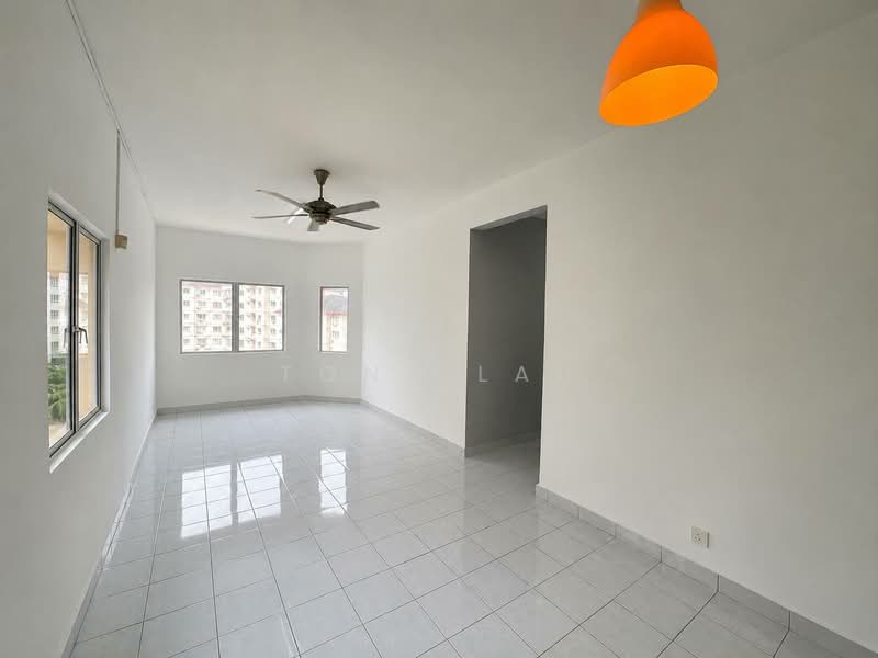 Kondominium untuk Dijual di Oakleaf Park - Tony Lau - Living Room - PropertyGuru.com.my