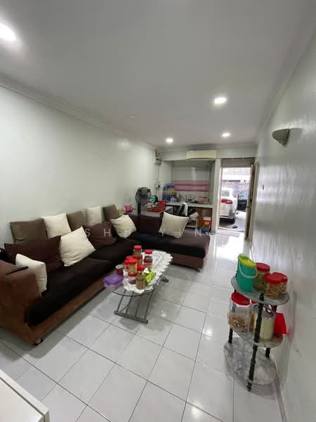 1-storey Terraced House for Sale in Taman Dahlia (Tampoi) - Shu Ying - Living Room - PropertyGuru.com.my