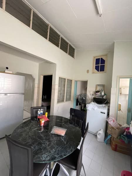 1-storey Terraced House for Sale in Taman Dahlia (Tampoi) - Shu Ying - Kitchen - PropertyGuru.com.my
