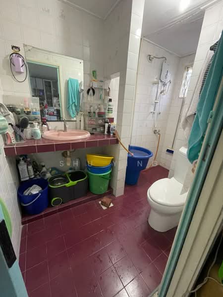 1-storey Terraced House for Sale in Taman Dahlia (Tampoi) - Shu Ying - Bathroom - PropertyGuru.com.my
