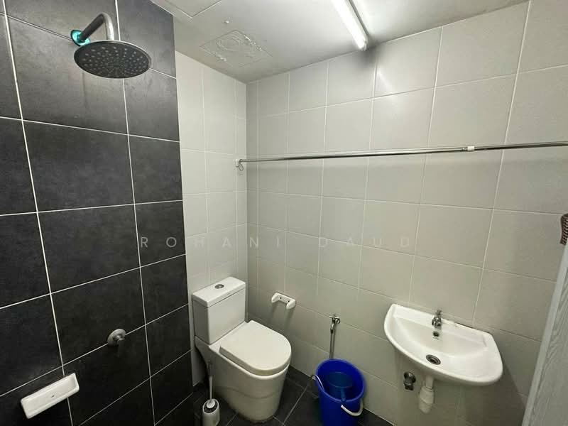 Pangsapuri untuk Disewa di D'Cerrum Apartment - Rohani Daud - Bathroom - PropertyGuru.com.my