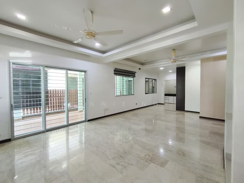 Rumah Berkembar untuk Dijual di Kota Emerald (Rawang) - Annie Ng - Living Room - PropertyGuru.com.my