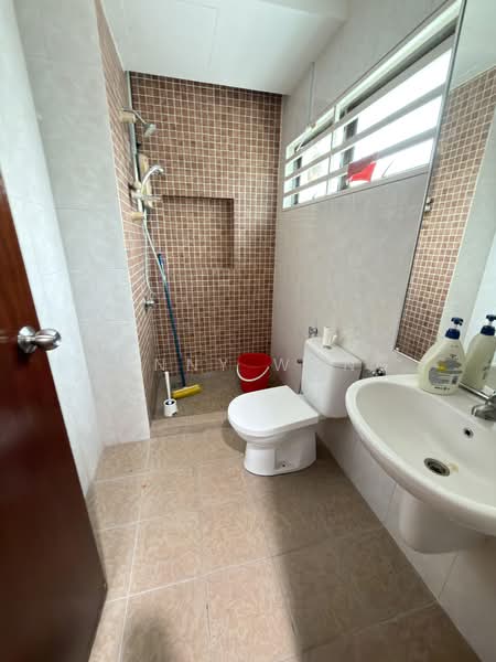 3-storey Terraced House for Sale in Taman Desa Green (Jelutong) - Fanny Wong - Bathroom - PropertyGuru.com.my