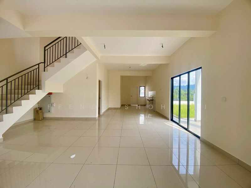 Rumah Teres 3 Tingkat untuk Dijual di Ampang (Selangor) - Effendy Shohaili - Living Room - PropertyGuru.com.my