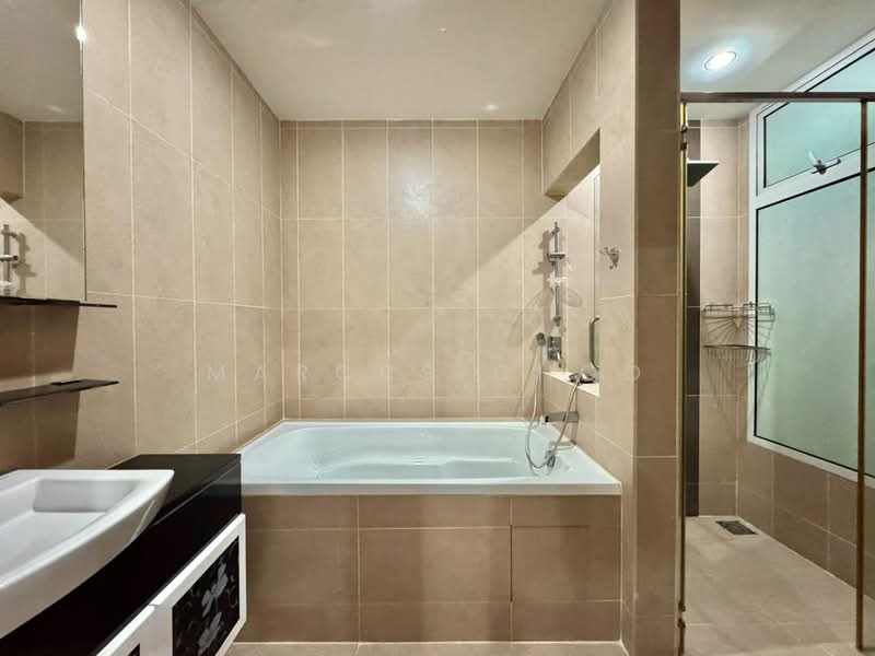 Kondominium untuk Dijual di Gurney Paragon - Marcus Choo - Bathroom - PropertyGuru.com.my