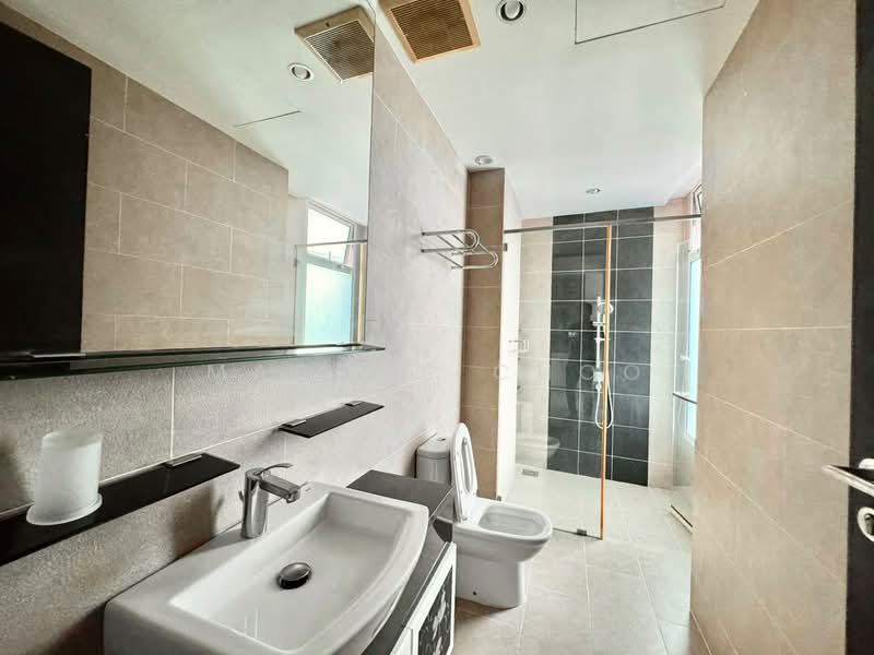 Kondominium untuk Dijual di Gurney Paragon - Marcus Choo - Bathroom - PropertyGuru.com.my