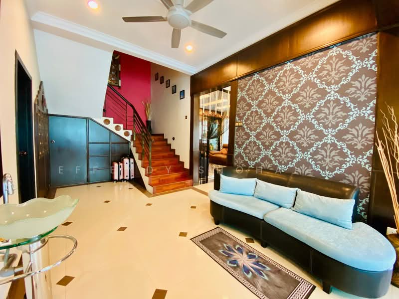 Rumah Teres 2.5 Tingkat untuk Dijual di Ampang (Selangor) - Effendy Shohaili - Living Room - PropertyGuru.com.my