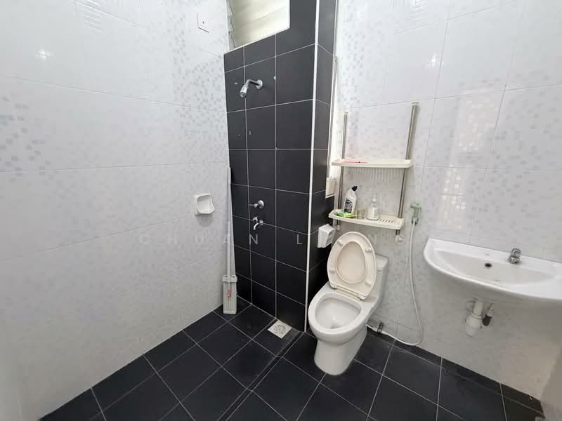 Rumah Teres 2 Tingkat untuk Dijual di Mutiara Rini (Skudai) - Chuan Liang - Bathroom - PropertyGuru.com.my