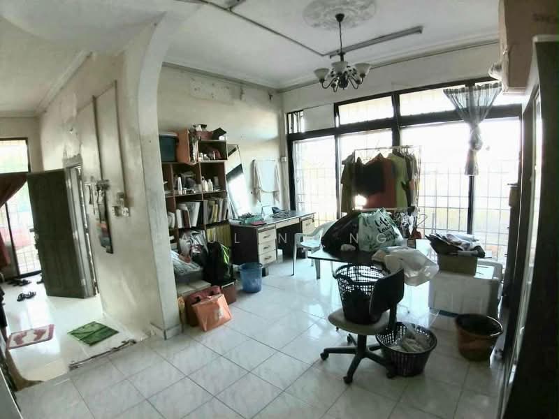 Semi-Detached House for Sale in Taman Johor Jaya (Johor Bahru) - Pauline Ng - Study - PropertyGuru.com.my