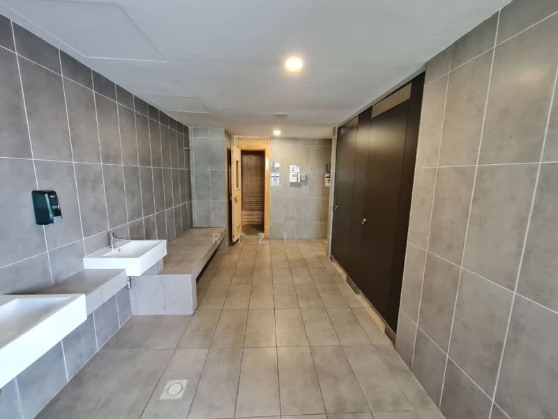 Kondominium untuk Disewa di The Sky Residence - RIZ1 . - Bathroom - PropertyGuru.com.my