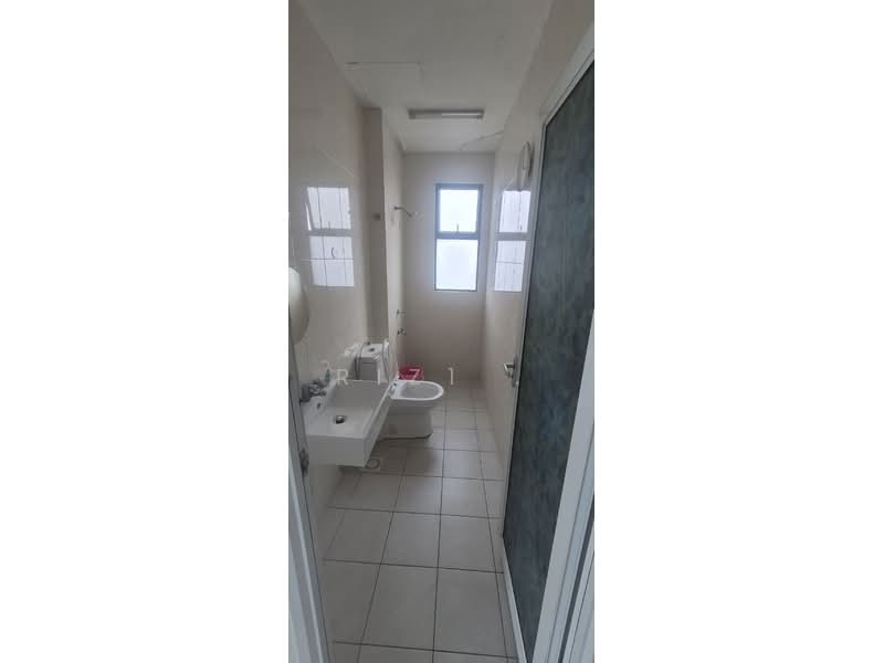 Kondominium untuk Disewa di The Sky Residence - RIZ1 . - Bathroom - PropertyGuru.com.my
