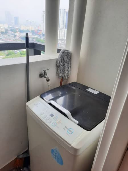 Kondominium untuk Disewa di The Sky Residence - RIZ1 . - Balcony - PropertyGuru.com.my