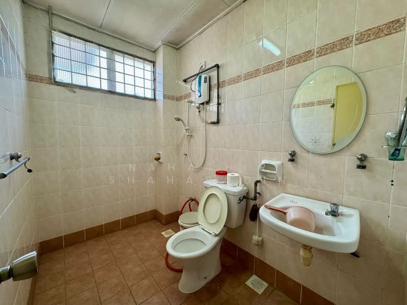 Rumah Teres 2 Tingkat untuk Dijual di Cahaya Heights (Shah Alam) - Nahathir Shahabudin - Bathroom - PropertyGuru.com.my