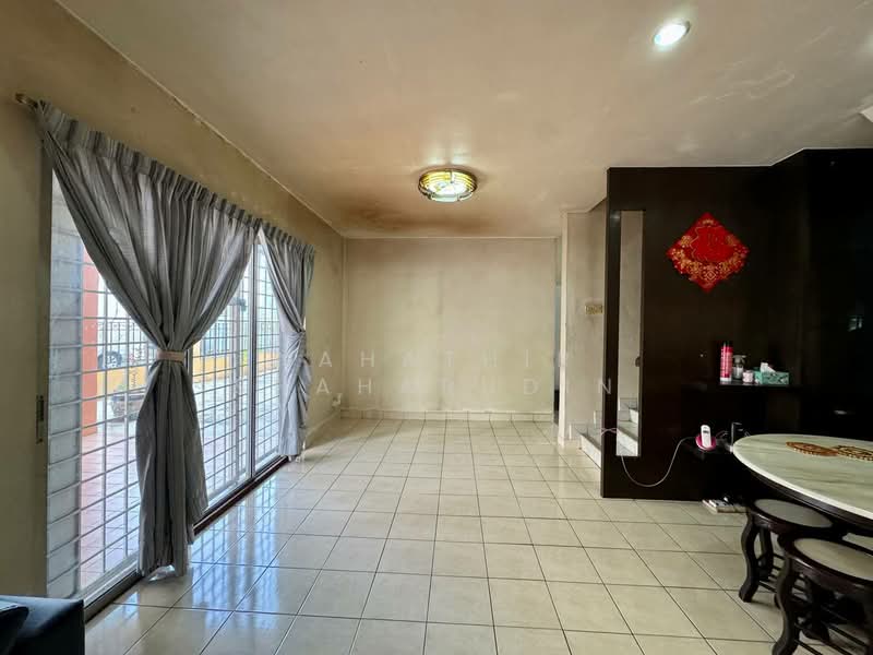 Rumah Teres 2 Tingkat untuk Dijual di Cahaya Heights (Shah Alam) - Nahathir Shahabudin - Living Room - PropertyGuru.com.my
