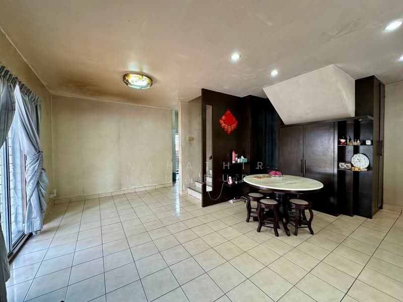 Rumah Teres 2 Tingkat untuk Dijual di Cahaya Heights (Shah Alam) - Nahathir Shahabudin - Living Room - PropertyGuru.com.my