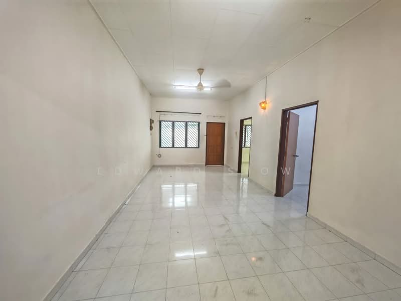Rumah Teres 1 Tingkat untuk Disewa di Skudai (Johor) - Edward Siow - Living Room - PropertyGuru.com.my