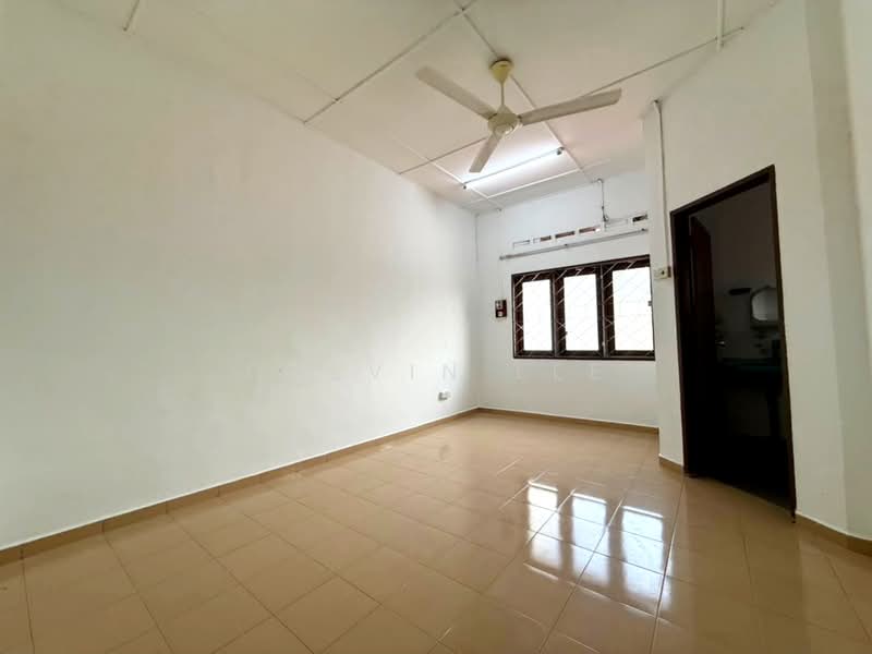 Rumah Teres 2 Tingkat untuk Dijual di Taman Suria (Johor Bahru) - Calvin Lee - PropertyGuru.com.my