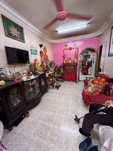 1-storey Terraced House for Sale in Taman Kempas Utama (Tebrau) - Chuan Liang - Living Room - PropertyGuru.com.my