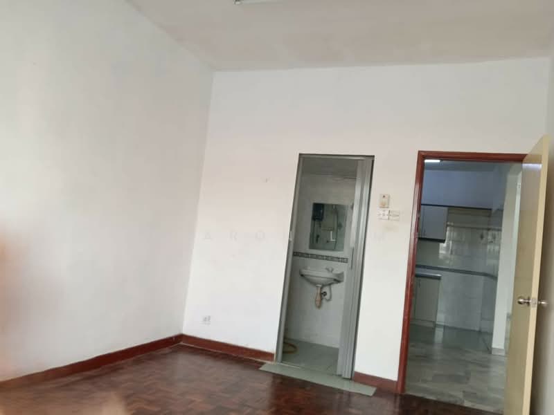 Pangsapuri untuk Disewa di Subang Perdana Goodyear Court 10 - Sharon Lim - master bedroom - PropertyGuru.com.my