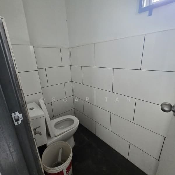 Shop for Rent in Jalan Ipoh (Kuala Lumpur) - Oscar Tan - Bathroom - PropertyGuru.com.my