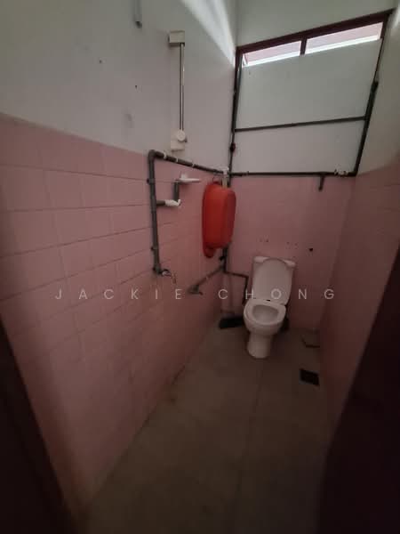 2-storey Terraced House for Sale in Taman Overseas Union (Taman Oug) (Jalan Klang Lama (Old Klang Road)) - Jackie Chong - Bathroom - PropertyGuru.com.my
