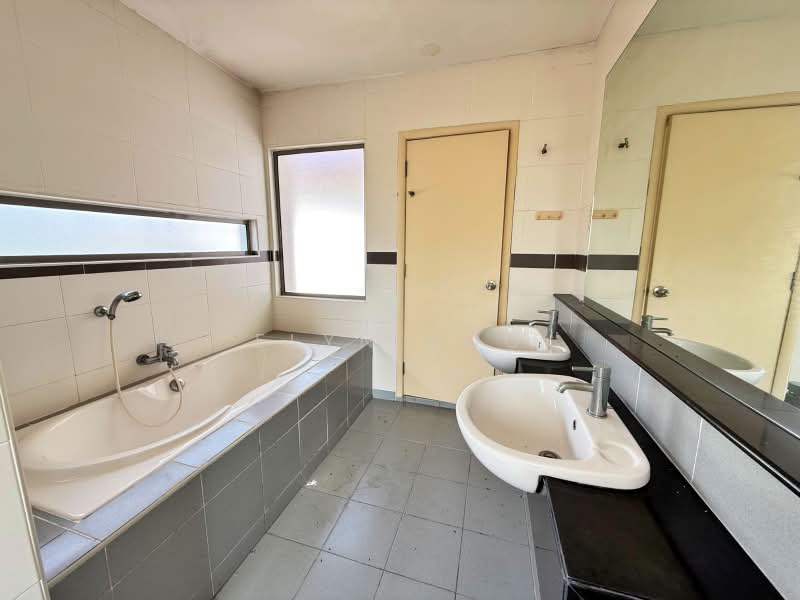 Rumah Banglo untuk Dijual di Kota Kemuning (Shah Alam) - Elyn Soo - Bathroom - PropertyGuru.com.my