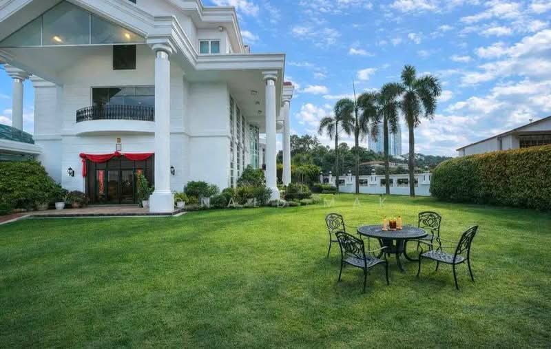 Rumah Banglo untuk Dijual di Taman Stulang Laut (Johor Bahru) - Ronald Mak - Private Garden - PropertyGuru.com.my