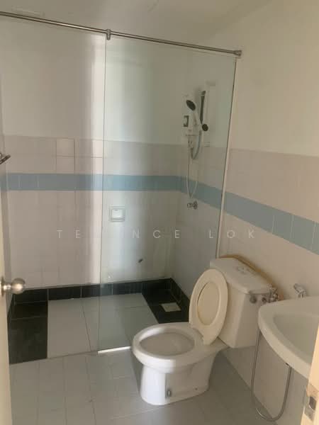 Kondominium untuk Dijual di Bay View Villas - Terence Lok - Bathroom - PropertyGuru.com.my
