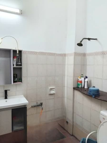 2-storey Terraced House for Sale in Usj 18 (Subang Jaya) - Sharon Lim - Bathroom - PropertyGuru.com.my