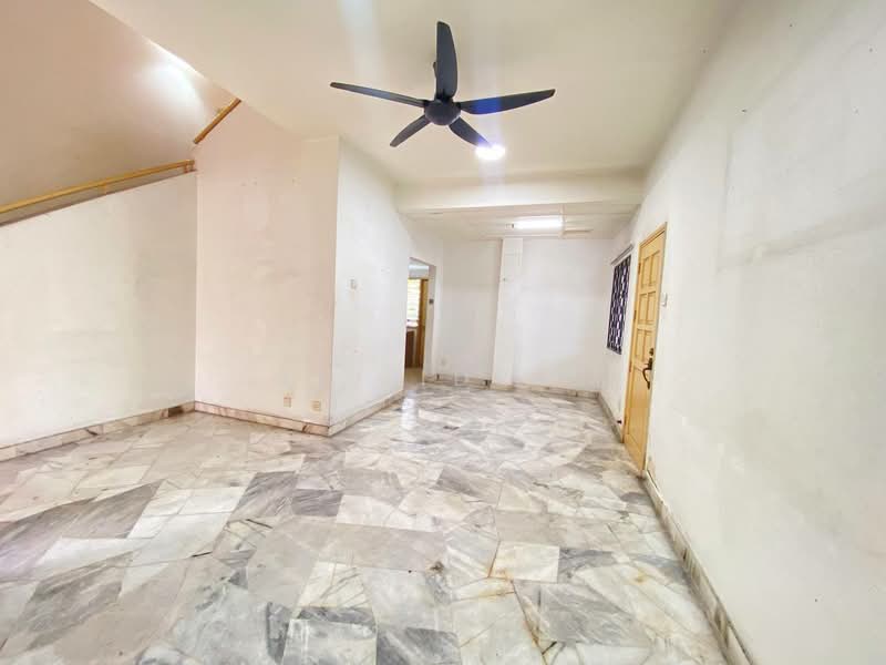 Rumah Teres 2 Tingkat untuk Dijual di Seksyen 8 (Shah Alam) - Ali Idris - Living Room - PropertyGuru.com.my