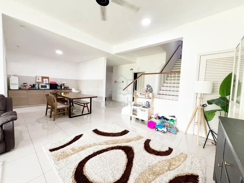 Rumah Bandar untuk Dijual di Shah Alam (Selangor) - Tom Yip - Living Room - PropertyGuru.com.my